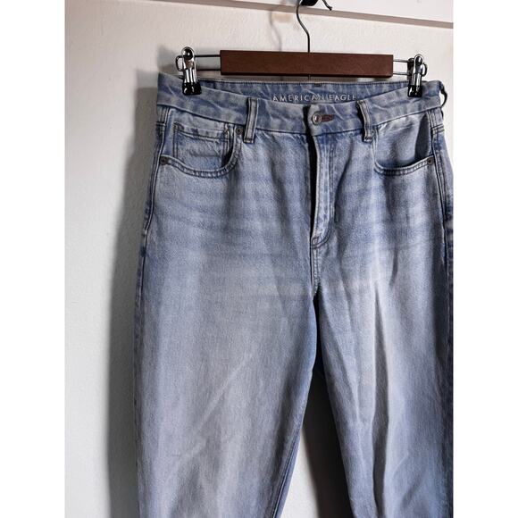 American Eagle Curvy Mom Jeans Light Wash Size 10 Tapered Leg - Picture 2 of 10